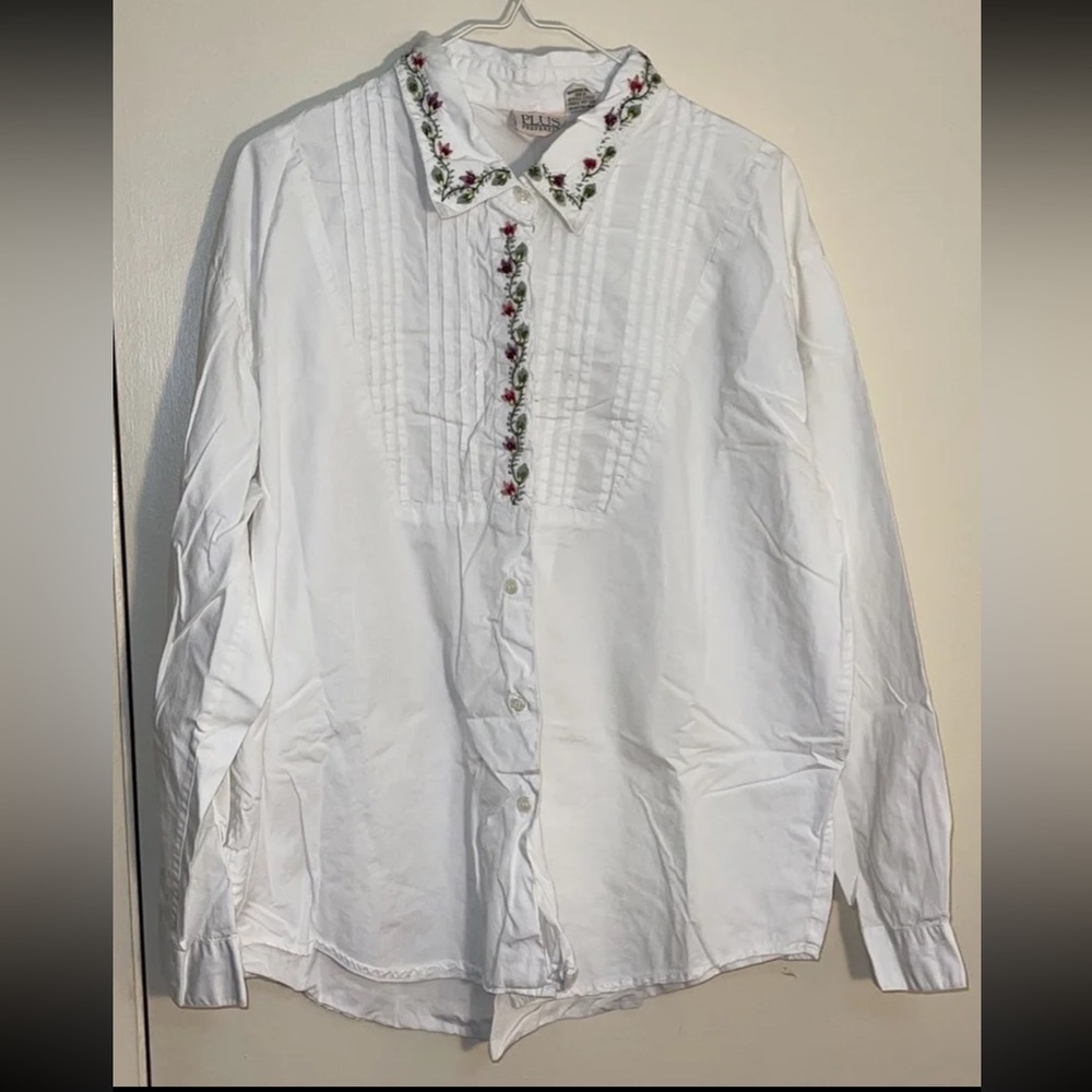 “VINTAGE” Embroidered Woman’s Shirt